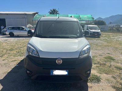 Usata Fiat Doblò Lounge 90 CV (66 kW) 2015 Bianco Monovolume