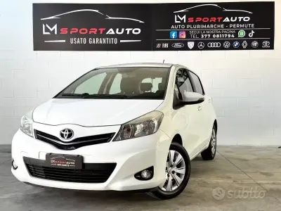 Usata Toyota Yaris Trend 69 CV (50 kW) 2013 Bianco Utilitaria