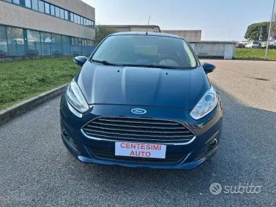 Usata Ford Fiesta 75 CV (55 kW) 2015 Bluazzurro Utilitaria