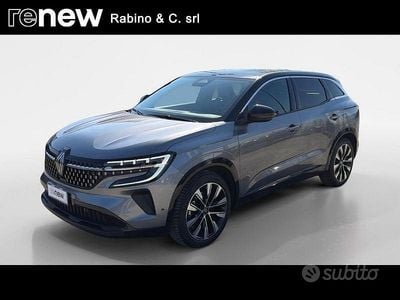 Begagnad Renault Austral Techno 200 HK (147 kW) 2023 Grå SUV