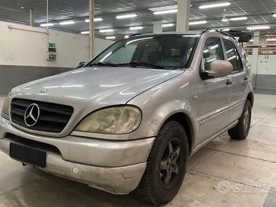 Usata Mercedes ML320 217 CV (159 kW) 2000 Grigio SUV