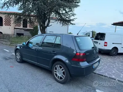 Usata VW Golf IV Highline 105 CV (77 kW) 2002 Grigio Berlina