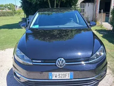 Usata VW Golf VII Highline 110 CV (80 kW) 2019 Berlina