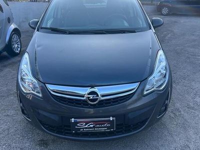 Usata Opel Corsa Edition 85 CV (62 kW) 2013 Grigio Berlina