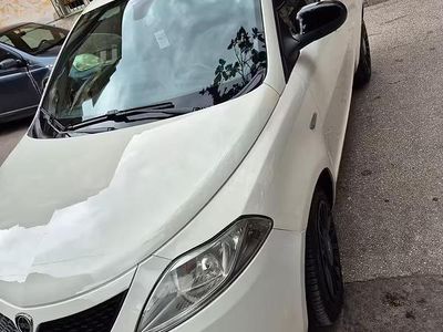 Usata Lancia Ypsilon 69 CV (50 kW) 2019 Bianco Utilitaria