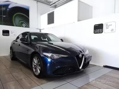 Usata Alfa Romeo Giulia 180 CV (132 kW) 2017 Bluazzurro Berlina