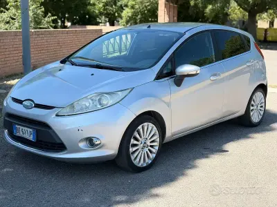 Usata Ford Fiesta Titanium 68 CV (50 kW) 2008 Grigio Utilitaria