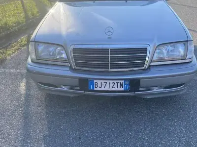 Usata Mercedes C180 Classic 122 CV (89 kW) 2000 Berlina