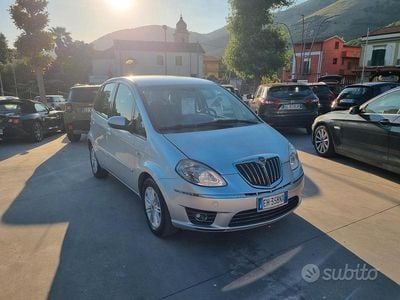 Usata Lancia Musa Gold 95 CV (69 kW) 2011 Grigio Monovolume