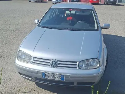 Usata VW Golf IV Comfortline 105 CV (77 kW) 2002 Argento Berlina