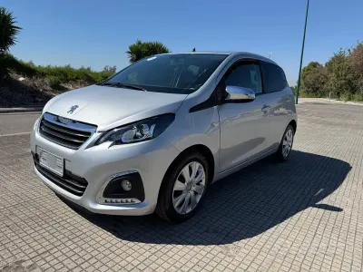 Begagnad Peugeot 108 Allure 72 HK (52 kW) 2021 Grå Sedan