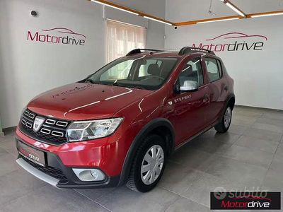 Usata Dacia Sandero Lauréate 90 CV (66 kW) 2017 Rosso Berlina