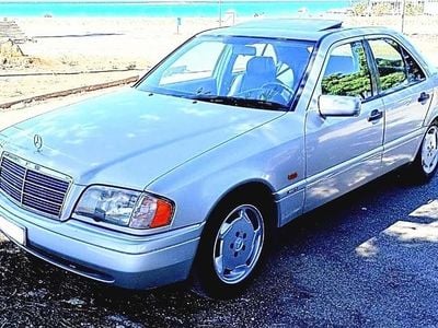 Usata Mercedes C200 136 CV (100 kW) 1994 Argento Berlina