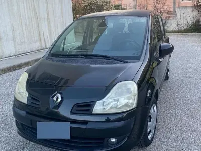 Käytetty Renault Modus 85 HP (62 kW) 2008 Musta Tila-auto