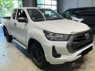 Usata Toyota HiLux 150 CV (110 kW) 2021 Bianco Pick-up