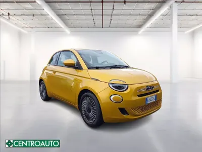 Usata Fiat 500 65 CV (47 kW) 2025 Oro metallizzato Utilitaria