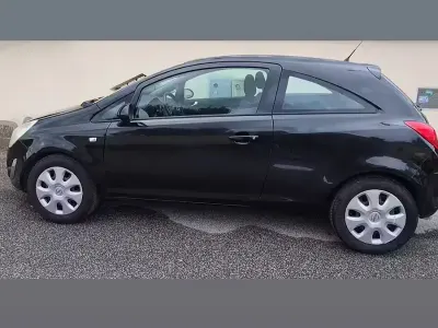 Usata Opel Corsa 45 CV (33 kW) 2014 Nero Utilitaria