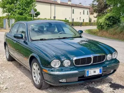 Usata Jaguar XJ6 238 CV (175 kW) 2003 Verde Berlina