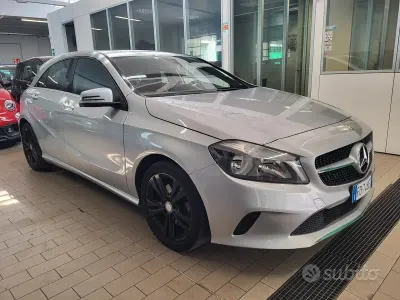 Usata Mercedes A180 Premium 122 CV (89 kW) 2016 Grigio Berlina