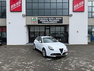 Usata Alfa Romeo Giulietta Super 120 CV (88 kW) 2019 Bianco Utilitaria