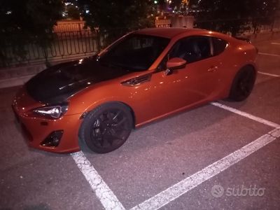 usata Toyota GT86 arancione hot lava