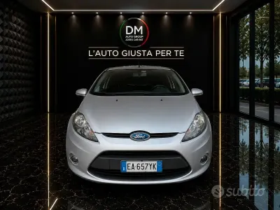 Usata Ford Fiesta 82 CV (60 kW) 2010 Grigio Berlina