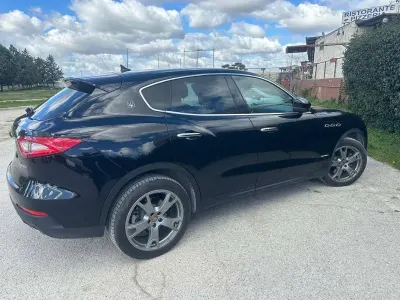 Begagnad Maserati Levante 275 HK (202 kW) 2018 Svart SUV