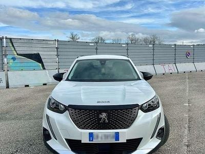Usado Peugeot 2008 Allure 131 HP (96 kW) 2020 SUV