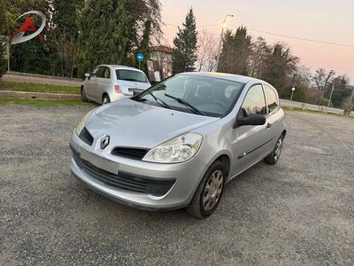 Usata Renault Clio II Dynamique 75 CV (55 kW) 2007 Argento Berlina