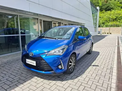 Usata Toyota Yaris Active 69 CV (50 kW) 2018 Blu/azzurro Berlina