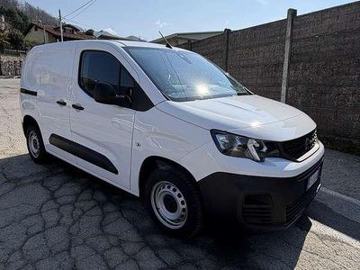 Gebraucht Peugeot Partner 102 PS (75 kW) 2020 Weiß Van / Kleinbus