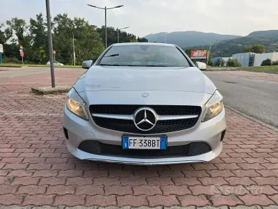 Usata Mercedes A180 109 CV (80 kW) 2016 Grigio Utilitaria