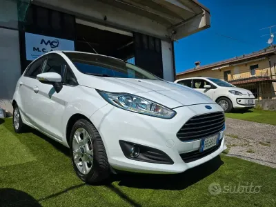 Usata Ford Fiesta 95 CV (69 kW) 2016 Bianco Utilitaria