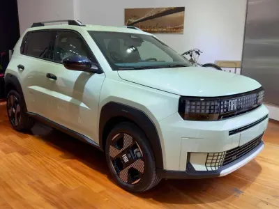 Nuova Fiat Grande Panda La Prima 101 CV (74 kW) 2025 Bianco Utilitaria