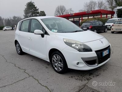Usata Renault Scénic III 110 CV (80 kW) 2011 Bianco Monovolume