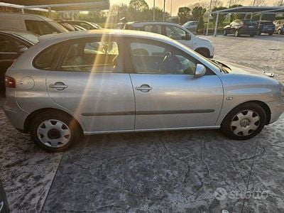 Usata Seat Ibiza Stella 101 CV (74 kW) 2002 Grigio metallizzato Utilitaria