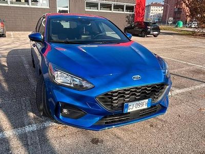 Käytetty Ford Focus ST-Line 120 HP (88 kW) 2022 Sininen Sedan