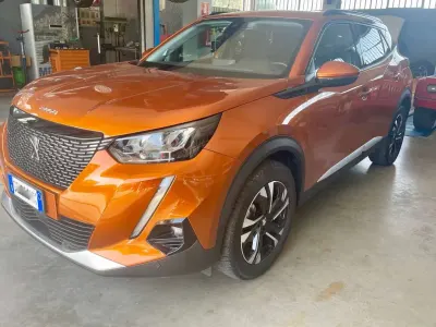 Usata Peugeot 2008 GT-line 131 CV (96 kW) 2020 Arancione SUV