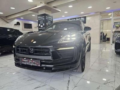 Usata Porsche Macan Turbo Chrono 265 CV (194 kW) 2022 Dark metal black SUV