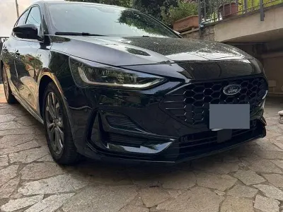 Usata Ford Focus ST-Line 120 CV (88 kW) 2022 Nero Berlina