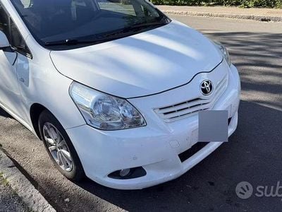 Usata Toyota Verso 132 CV (97 kW) 2010 Bianco Monovolume