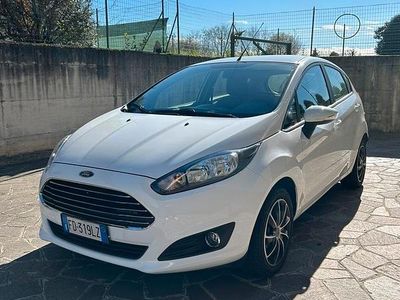 Usata Ford Fiesta 75 CV (55 kW) 2016 Bianco Berlina