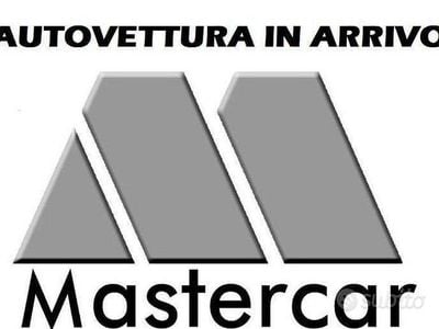 Usata Volvo XC40 Momentum 163 CV (119 kW) 2021 Nero SUV