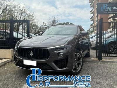 Usata Maserati Levante 350 CV (257 kW) 2021 Grigio scuro SUV
