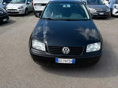 Usata VW Bora Trendline 101 CV (74 kW) 2000 Nero Berlina