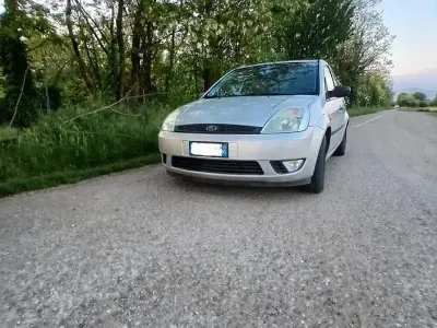 Occasion Ford Fiesta Ghia 68 PK (50 kW) 2003 Grijs Hatchback