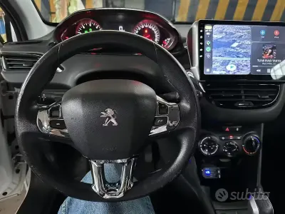 Usata Peugeot 208 68 CV (50 kW) 2013 Bianco Utilitaria