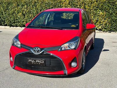 Usata Toyota Yaris Lounge 69 CV (50 kW) 2015 Rosso Berlina