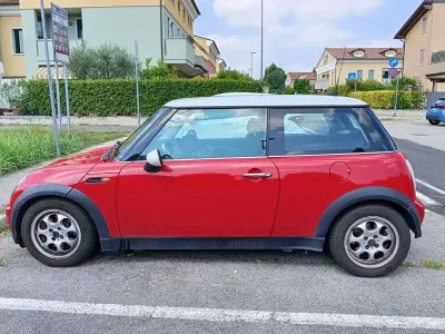 Usata Mini Cooper 116 CV (85 kW) 2004 Rosso Utilitaria