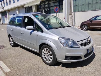 Usata Opel Zafira 105 CV (77 kW) 2007 Grigio Monovolume